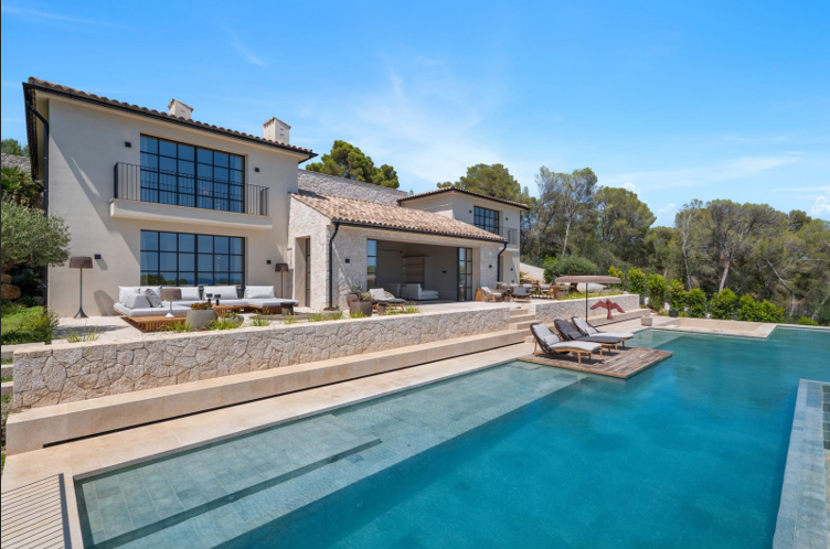 New-Build vs Resale Luxury Homes in Mallorca: What Buyers Should Know